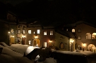 Notturna con neve lato osteria