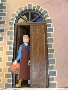 Donna sulla porta